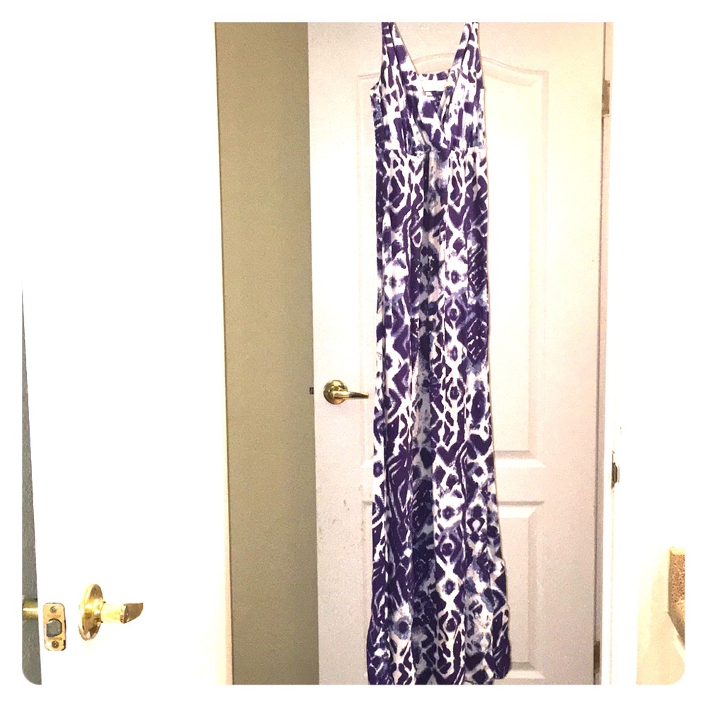 Adjustable strap v neck maxi dress